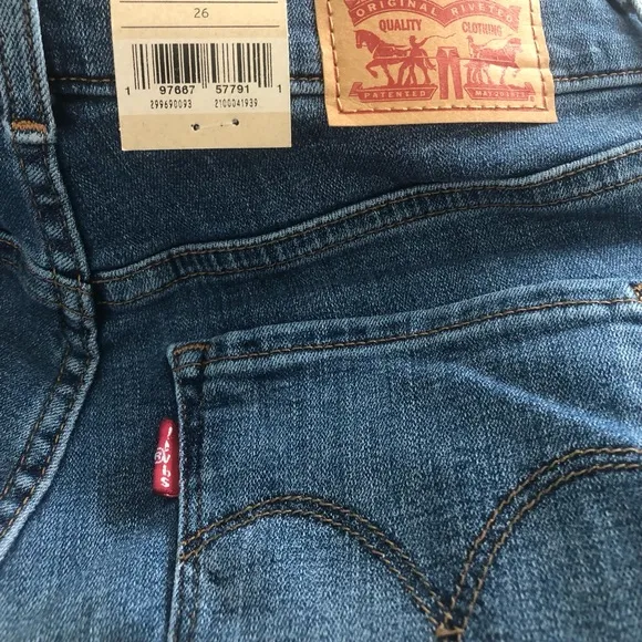 Women’s Levi’s Classic Bermuda Shorts Size 26