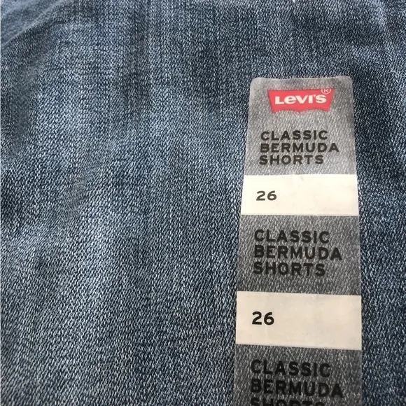 Women’s Levi’s Classic Bermuda Shorts Size 26
