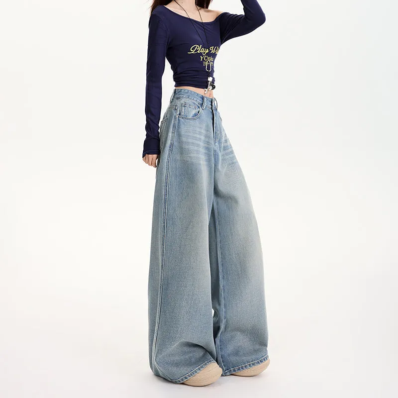 Women's Straight Leg Jeans with Vintage Wash for a Flattering Fit