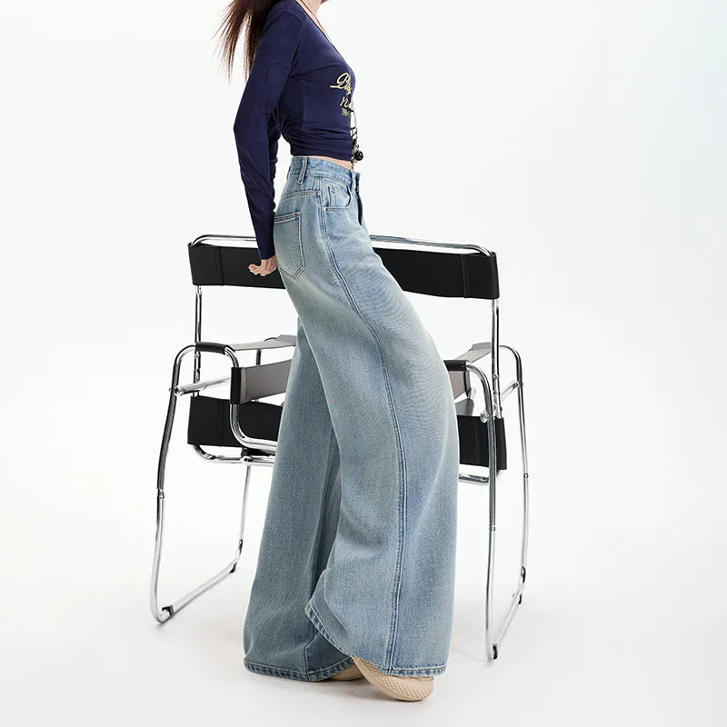 Women's Straight Leg Jeans with Vintage Wash for a Flattering Fit