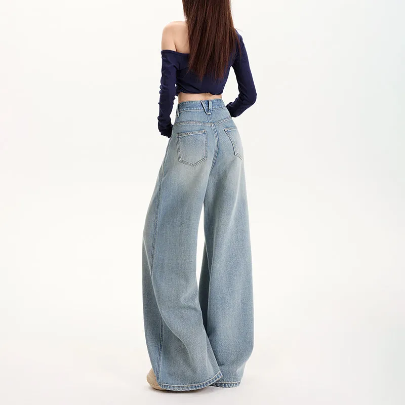 Women's Straight Leg Jeans with Vintage Wash for a Flattering Fit