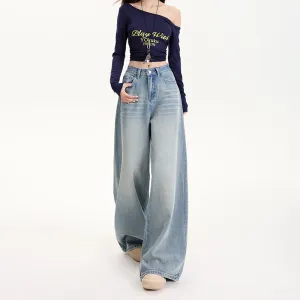 Women's Straight Leg Jeans with Vintage Wash for a Flattering Fit